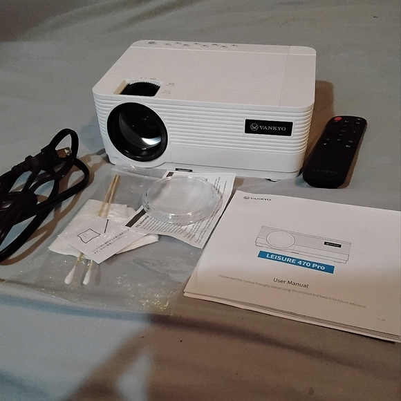 Vankyo Leisure 470 Pro Projector - White - Picture 1 of 6